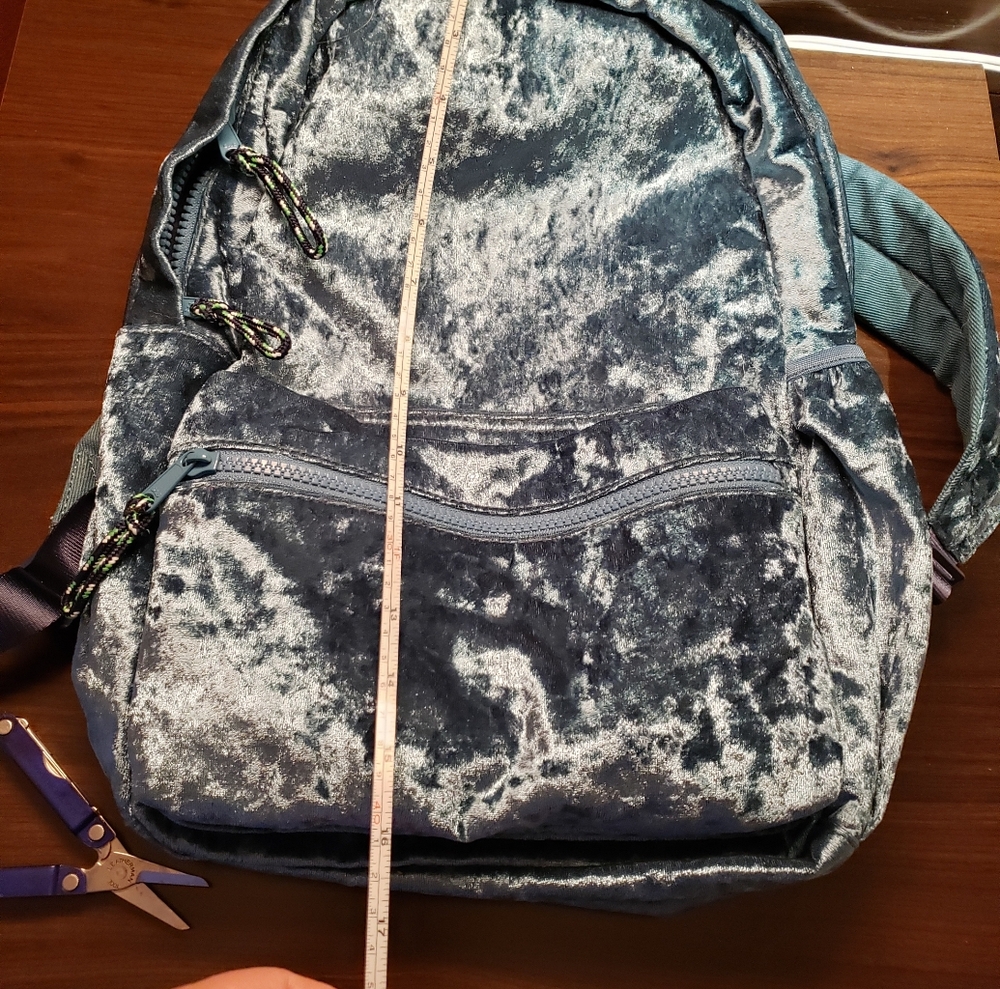 NWT J. Crew Crewcuts Crushed Velvet Backpack in Blue - Picture 6 of 6
